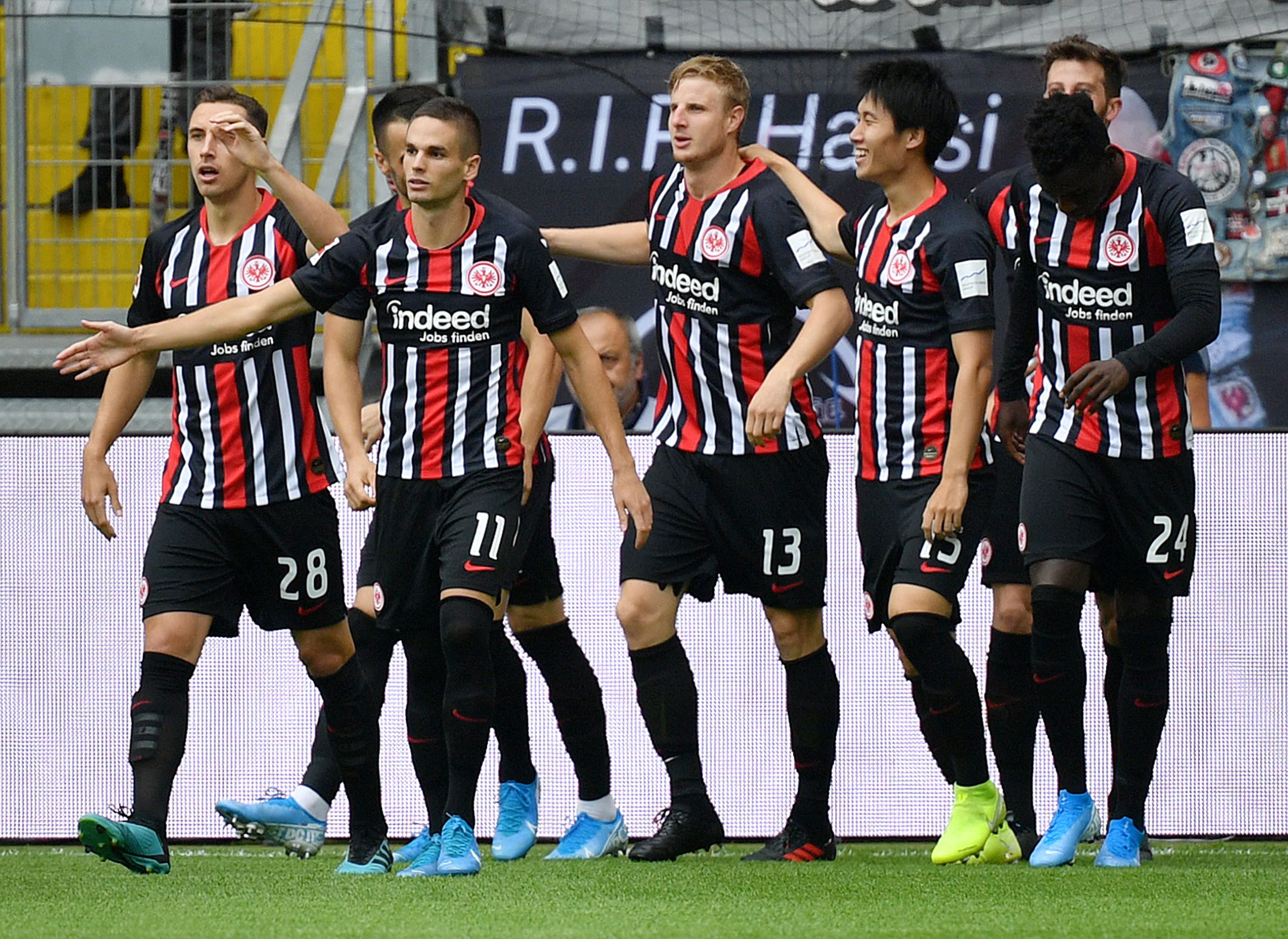 法兰克福:欧冠征途上的“青春突围战”